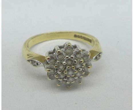 A 14ct gold cluster ring, 2.5g, K