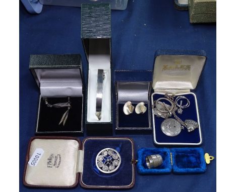 A tray of assorted silver jewellery, to include a bangle by "Ale", brooches, earrings etc 