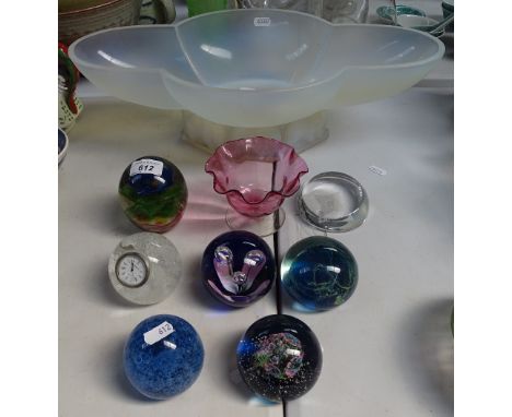 2 Caithness paperweights, cranberry bowl, and a vaseline glass table centre with elephants frieze 