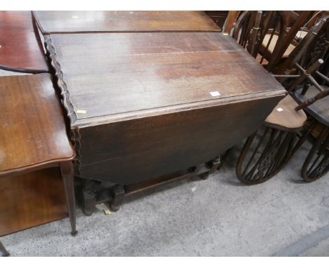 gate leg table with pie crust edge