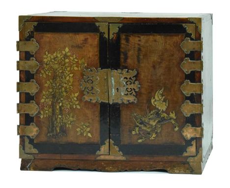 Rare late 17th Century Japanese Edo period cabinet, circa 1680-1700, probably for the European (Dutch or English) export mark