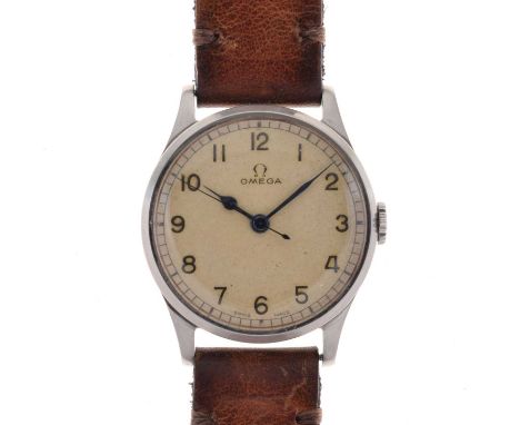 Omega - Gentleman's 1940s manual wind wristwatch, ref.13322, the signed off-white dial with Arabic numerals, sweeping seconds