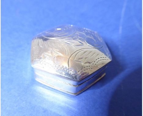 A hallmarked silver (marks 925) hexagonal snuff box (modern)(The cost of UK postage via Royal Mail Special Delivery for this 