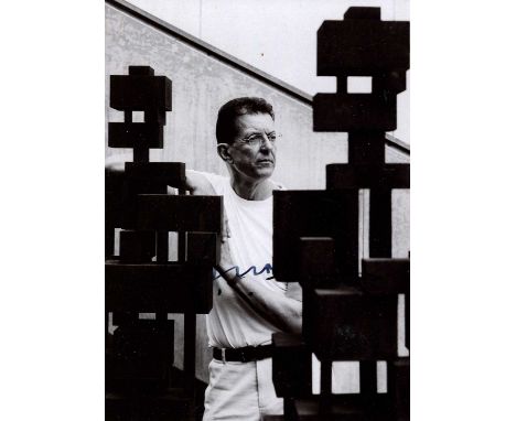 GORMLEY ANTONY: (1950- ) British sculptor, Turner Prize winner in 1994. Signed 5 x 7 photograph of the sculptor standing in a