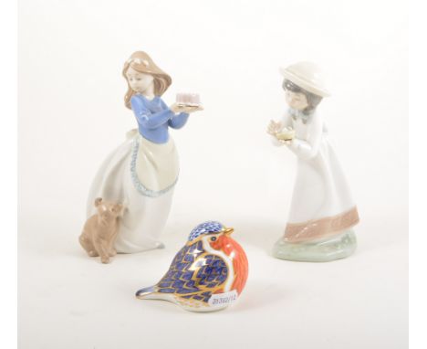 Royal Crown Derby Robin paperweight, and two Nao figures. (3)