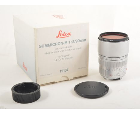 Leica Summicron-M 1:2/90mm camera lens, with box.