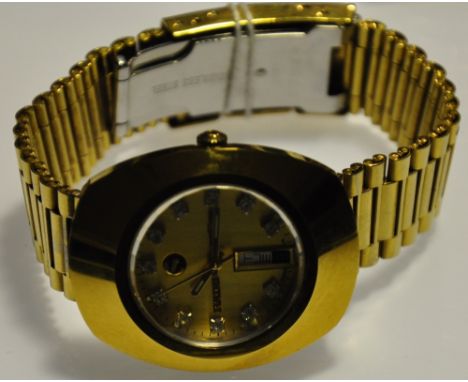 A gentleman's vintage Rado dia star gold plated wristwatch, the gilt dial set faux diamonds with day date aperture, bracelet 