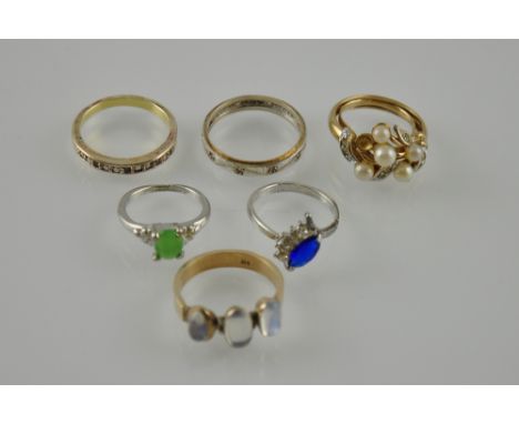A collection of six 9ct gold, silver, and white metal dress rings, to include a moonstone, a white sapphire eternity, pearl e