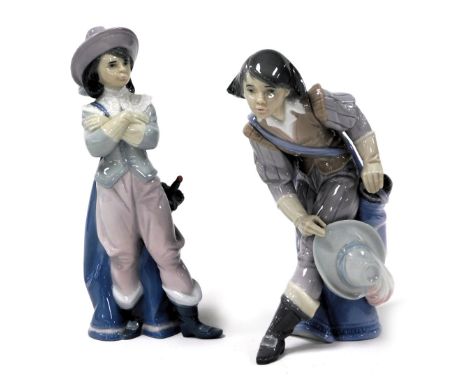 A Lladro porcelain figure of a cavalier, model seated, no. 6119, and a further figure of a standing cavalier, no. 6118, print