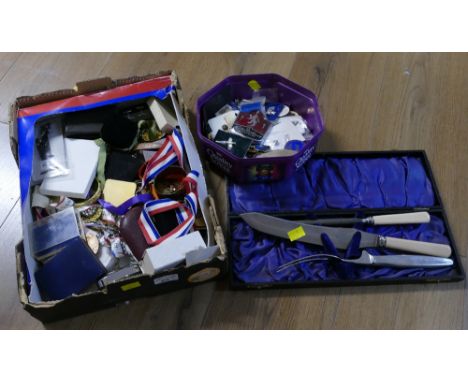 Boxed carving set and costume jewellery, badges, medals, pin badges (some bowling club) etc This bladed lot is not for sale t