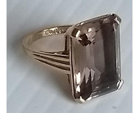 A vintage 9ct yellow gold baguette-cut smokey topaz ring in a claw setting, size I, hallmarked, 6g 