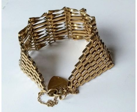 A 9ct yellow gold gate-link bracelet, hallmarked, 17.36g 