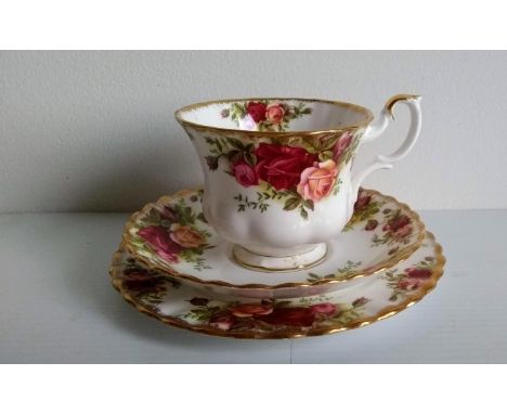 A Royal Albert Old Country Roses tea service comprising 6 cups/saucers/plates, sugar bowl, jug and two small oval plates, lig