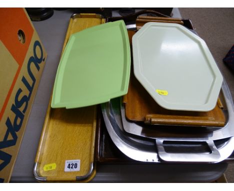 Quantity of vintage trays in various materials