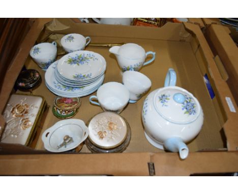 Shelley - Violets - 4 piece tea set in perfect condition (teapot, milk jug, 4 side plates, 4 saucers).&nbsp; 1950s circa Lady