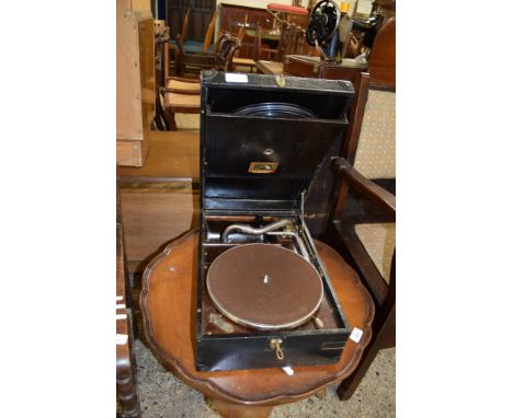 VINTAGE WIND UP TABLE TOP GRAMOPHONE