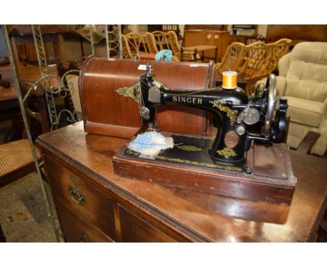 VINTAGE SINGER SEWING MACHINE