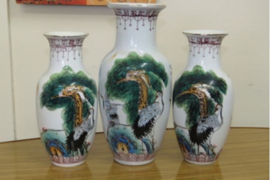 Oriental Decorative Porcelain Vases Set Of Depicting Crane Birds