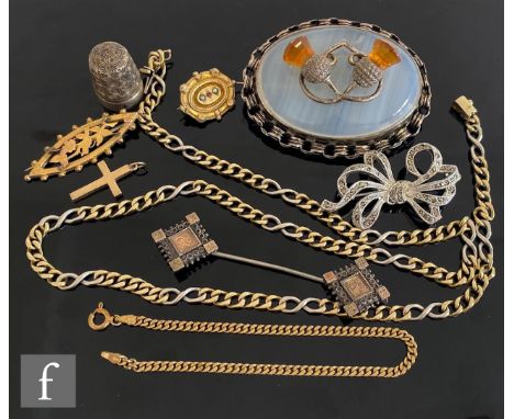 A small parcel lot of assorted jewellery to include a 9ct fancy curb chain, weight 24g, a 9ct bracelet, a cross and brooch, t