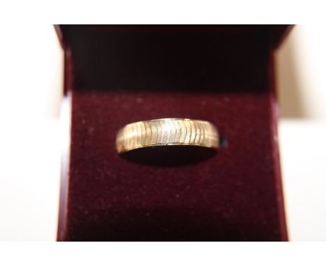 A 9ct gold patterned band ring size S 1/2 