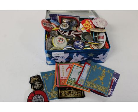 A job lot of assorted vintage badges &amp; patches etc 