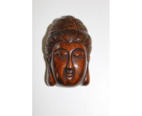 A carved boxwood netsuke 