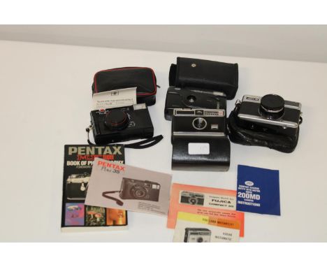 A selection of vintage cameras etc 