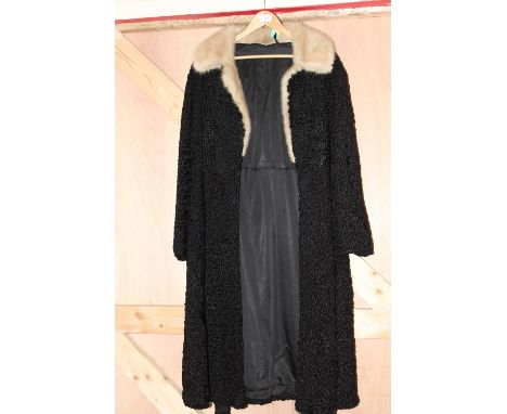 A vintage Ladies coat. postage uk only 