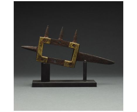 C. 1526 - 1857 AD. Mughal Empire. An iron knuckleduster comprising rectangular open grip with guard. A long wedge-shaped blad