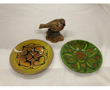 TWO POOLE POTTERY PIN TRAYS, DIAMETER 12.5CM PLUS A MODEL OF A ROBIN - SMALL CHIP TO THE BEAK 