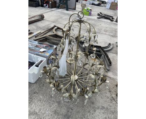 A LARGE DECORATIVE CIELING LIGHT FITTING 