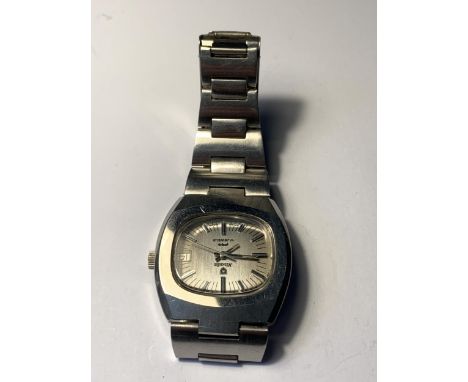 A VINTAGE NIVADA WRIST WATCH WITH ORIGINAL BRACELET. MANUAL SEEN WORKING BUT NO WARRANTY 