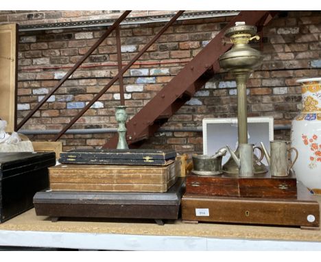 FIVE VINTAGE FLATWARE BOXES TO INCLUDE WOODEN, PLUS A BRASS OIL LAMP WITH COLUMN BASE, SMALL SILVER PLATED COFFEE POTS, ETC 