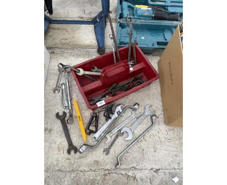 AN ASSORTMENT OF HAND TOOLS TO INCLUDE SPANNERS, ALAN KEYS AND PLIERS ETC 