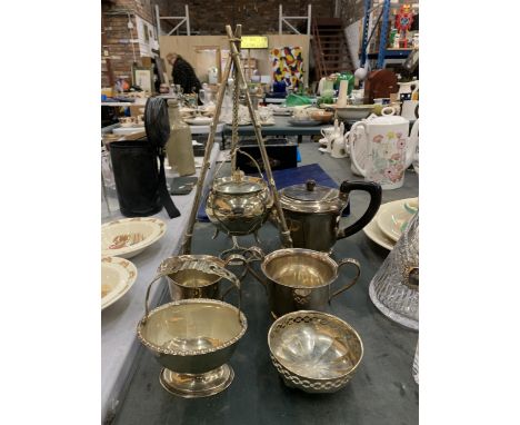 A GROUP OF SILVER PLATED ITEMS TO INCLUDE COOKING POT AND TRIPOD BRANCH STAND ETC 