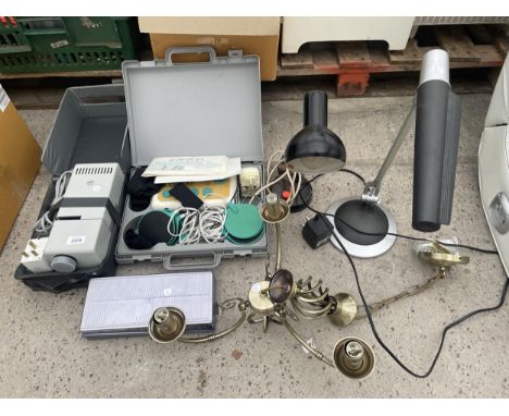 AN ASSORTMENT OF ITEMS TO INCLUDE LIGHT FITTINGS AND A PROJECTOR ETC 