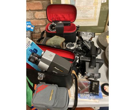 A COLLECTION OF VINTAGE CAMERAS AND ACCESSORIES TO INCLUDE A SIGMA SCA-5 BOXED, KODAK BROWNIES, LUMICON RZ 337 8MM CINE CAMER