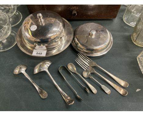 A QUANTITY OF SILVER PLATED ITEMS TO INCLUDE TWO SERVING DISHES WITH CLOCHE LIDS, SMALL LADELS, MUSTARD SPOONS, ETC 