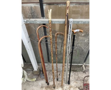 AN ASSORTMENT OF WALKING STICKS TO INCLUDE A SHOOTING STICK ETC 