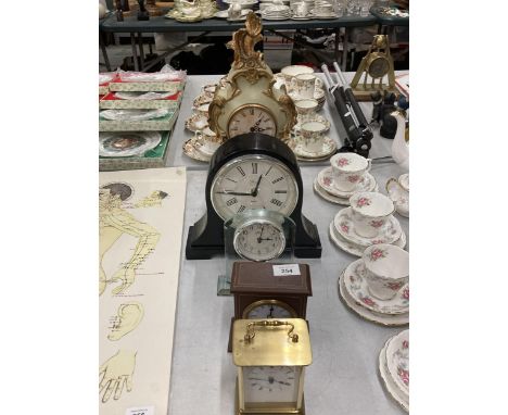 A GROUP OF FIVE ASSORTED CLOCKS TO INCLUDE H.SAMUEL QUARTZ CARRIAGE CLOCK, FRENCH GILT DESIGN EXAMPLE ETC 