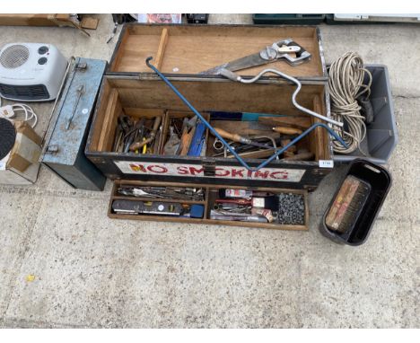 AN ASSORTMENT OF TOOLS TO INCLUDE DRILL BITS, PLIERS AND SAWS ETC 