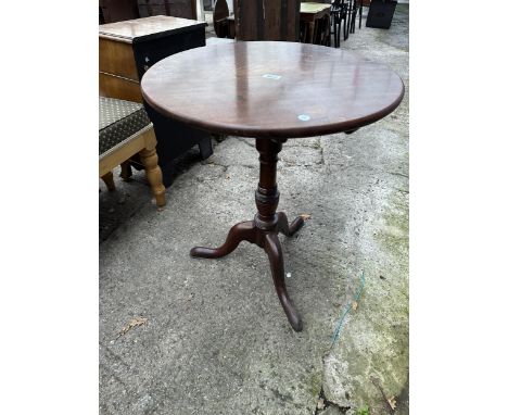 A 19TH CENTURY MAHOGANY TILT TOP TRIPOD TABLE, 22.5" DIA 