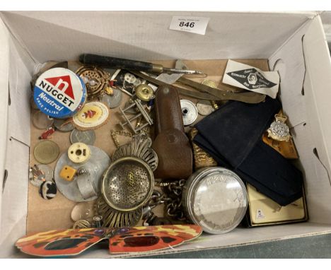 A QUANTITY OF COLLECTABLES TO INCLUDE POLICEMEN'S EPAULETTES, COSTUME JEWELLERY, COINS, TOOLS, ETC 