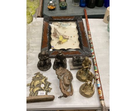 A QUANTITY OF VINTAGE BRASSWARE TO INCLUDE A DOOR KNOCKER, FIGURES, CATS, A GALLEON WALL HANGING PEN TRAY PLUS A WALKING STIC