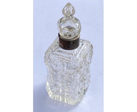 A VICTORIAN 1893 SILVER COLLAR AND CUT GLASS PERFUME BOTTLE, HEIGHT 15 CM 