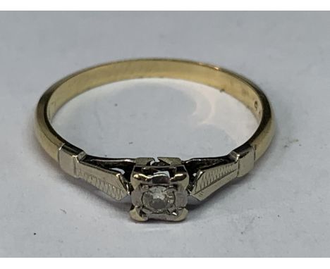 AN 18 CARAT GOLD SOLITAIRE DIAMOND RING K 