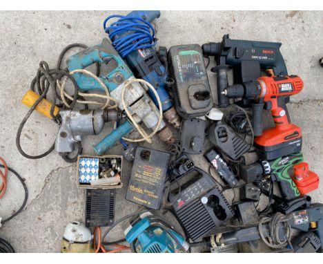 A LARGE ASSORTMENT OF POWER TOOLS TO INLCUDE BATTERY DRILLS ETC 