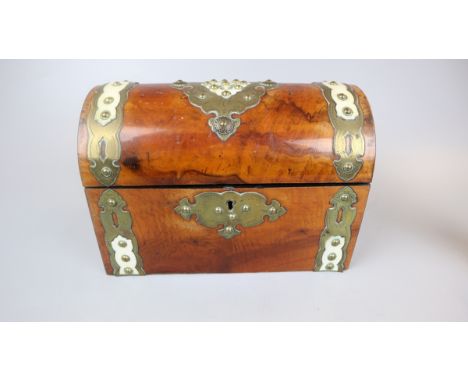 Victorian walnut tea caddy 