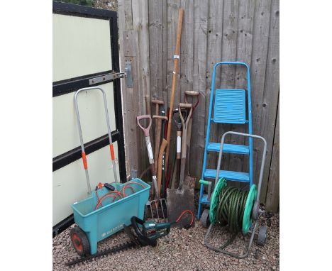 Collection of garden tools to include electric hedge trimmer 