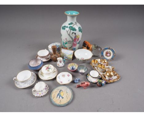 A Spode "Colonel" pattern miniature cabinet cup and saucer, another similar, various similar cups and saucers, a Chinese balu